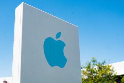 Apple Is Working on a Clamshell Version of Its First Foldable iPhone, Report Says