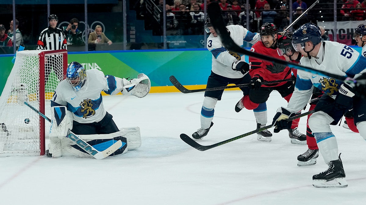 Nathan MacKinnon scores