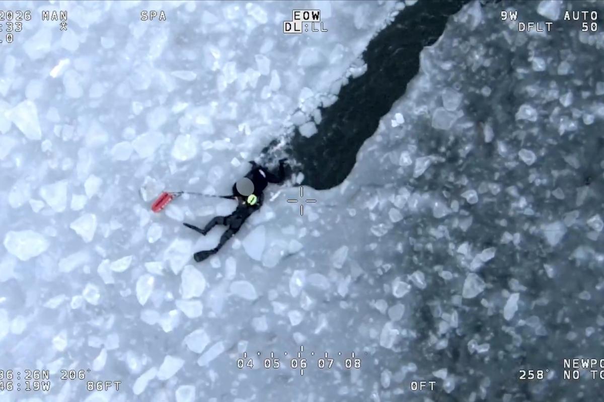 3 men rescued by NYPD after falling through ice in waters off NYC, dramatic video shows