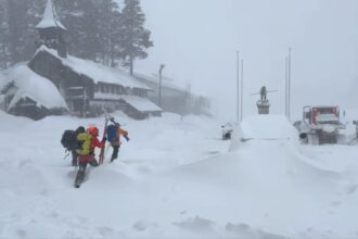 Six skiers rescued after being buried in devastating avalanche near Lake Tahoe: cops