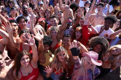 Thousands of red swimsuit-wearing hopefuls turn up for ‘Baywatch’ casting call