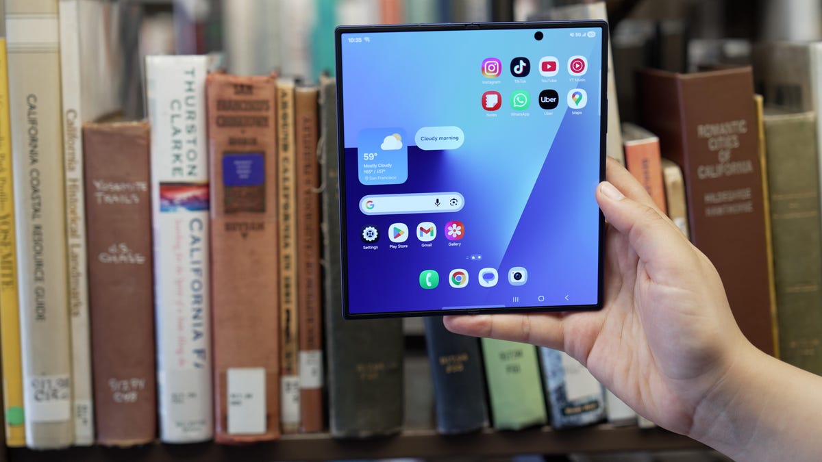 Samsung’s One UI Code Hints at Existence of ‘Wide’ Galaxy Z Fold