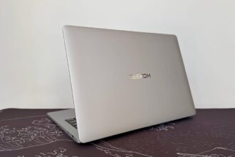GeekBook X14 Pro Review: Geekom’s First Laptop Is Impressively Thin and Light, but Battery Life Disappoints