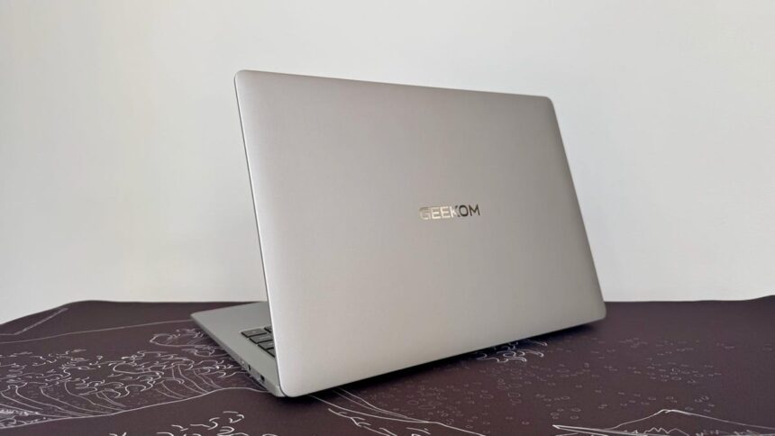 GeekBook X14 Pro Review: Geekom’s First Laptop Is Impressively Thin and Light, but Battery Life Disappoints