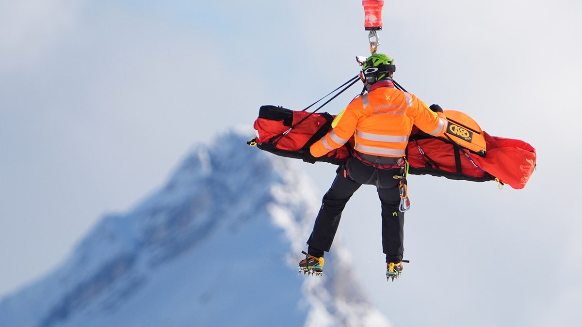 Lindsey Vonn airlifted off a mountain