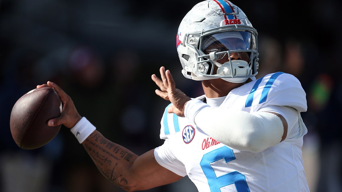 Trinidad Chambliss warms up