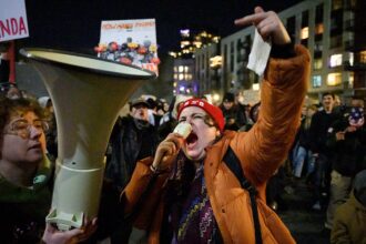 Dem senator fumes that GOP’s foreign funding claim ‘delegitimizes’ anger of anti-ICE agitators in US