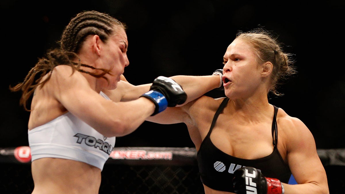 Ronda Rousey fighting