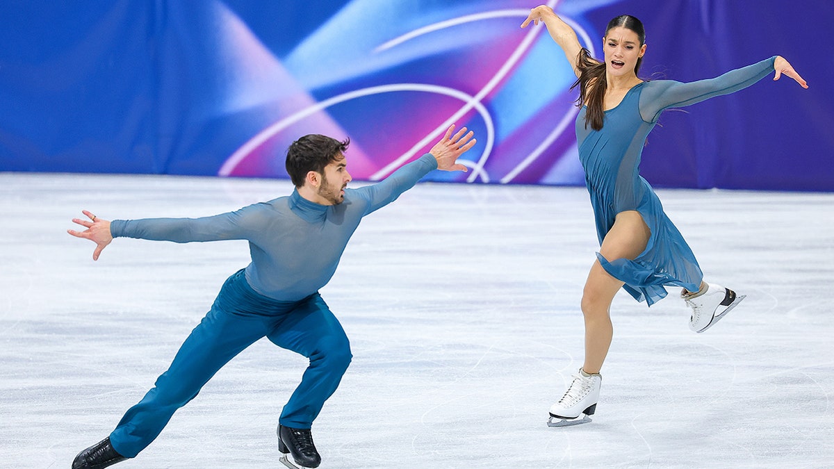 Laurence Fournier Beaudry and Guillaume Cizeron compete at the Olympics