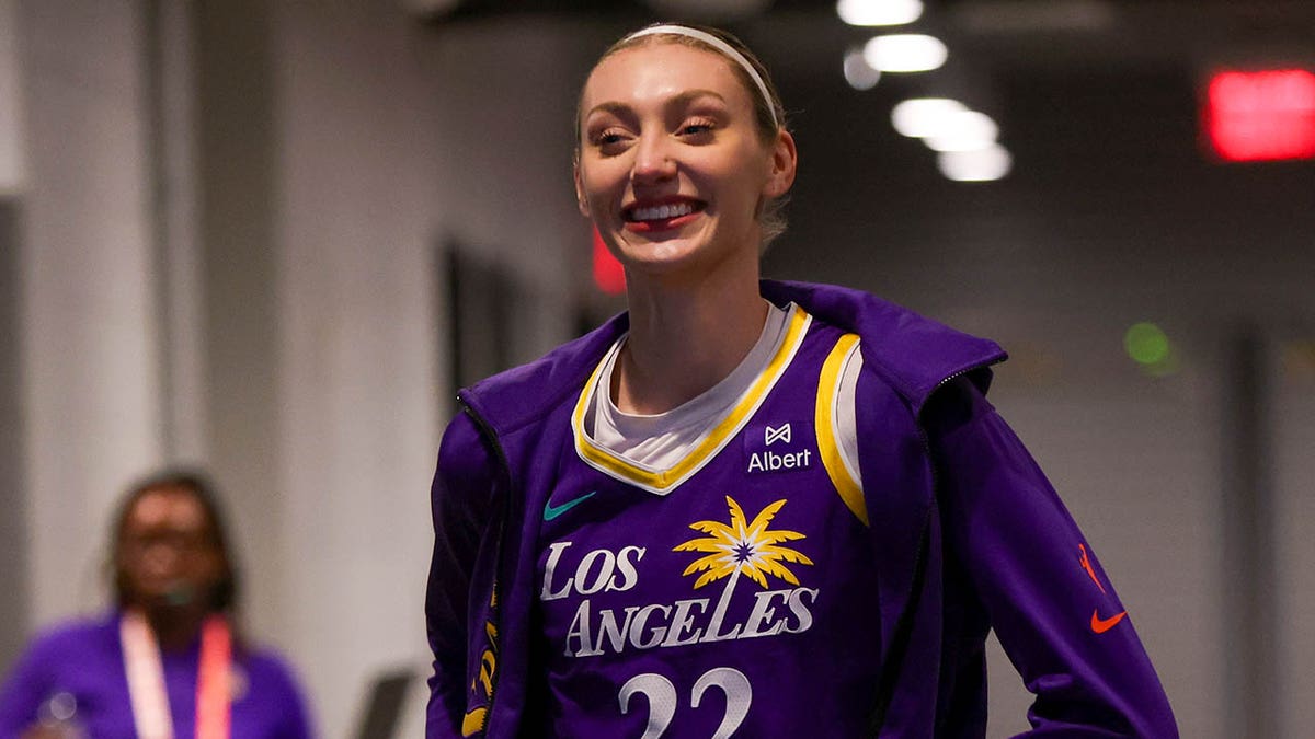 Cameron Brink goes up against the Dream