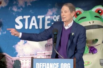 WATCH: Dem senator who ditched Trump’s SOTU caught praising naked bike riders, ‘patriots’ in frog suits