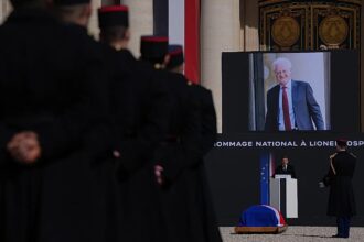 France bids farewell to reformist former Prime Minister Lionel Jospin