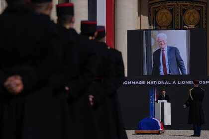 France bids farewell to reformist former Prime Minister Lionel Jospin