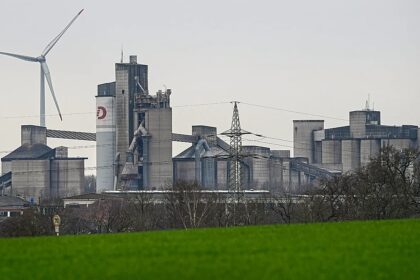 EU executive plans energy price relief for struggling industries