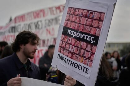 Greece train tragedy trial adjourned amid courtroom chaos