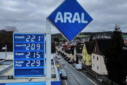 EU ministers weigh oil price cap and windfall tax to rein in prices