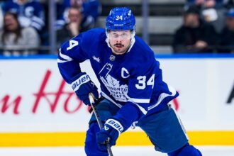 Team USA captain Auston Matthews gets unexpected welcome from Leafs fans upon return to Toronto