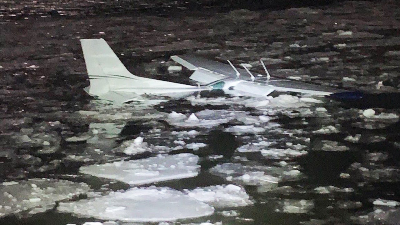 2 rescued after small plane makes emergency landing in Hudson River