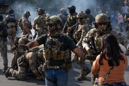 Appeals court lifts injunction on Trump’s Chicago immigration operation