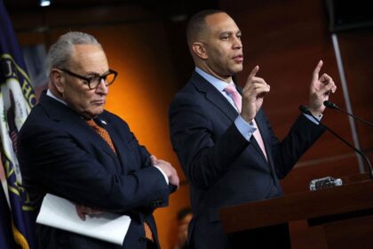 Democrats sink to new voter low, Republicans also underwater: poll