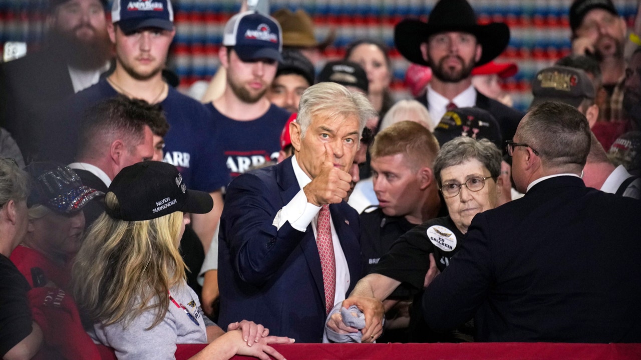 Dr Oz helps older woman who collapsed during Trump’s speech at Kentucky event