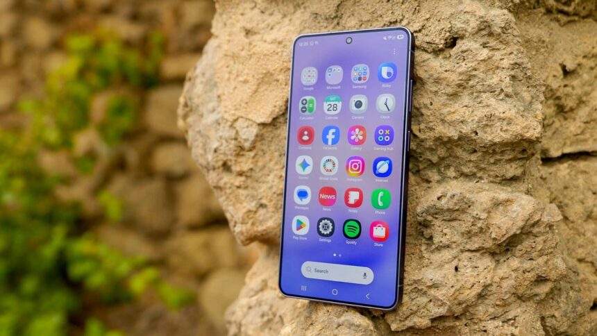 Galaxy S26 Ultra Review: Privacy Display Proves Hardware Still Matters in an AI World