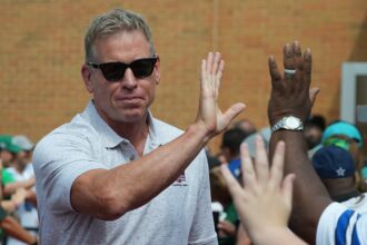 Ex-NFL star Troy Aikman drops theory about cause of early season injuries