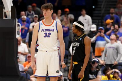 Tallest college basketball player ever towers over 6-foot-8 opponent in viral March Madness moment