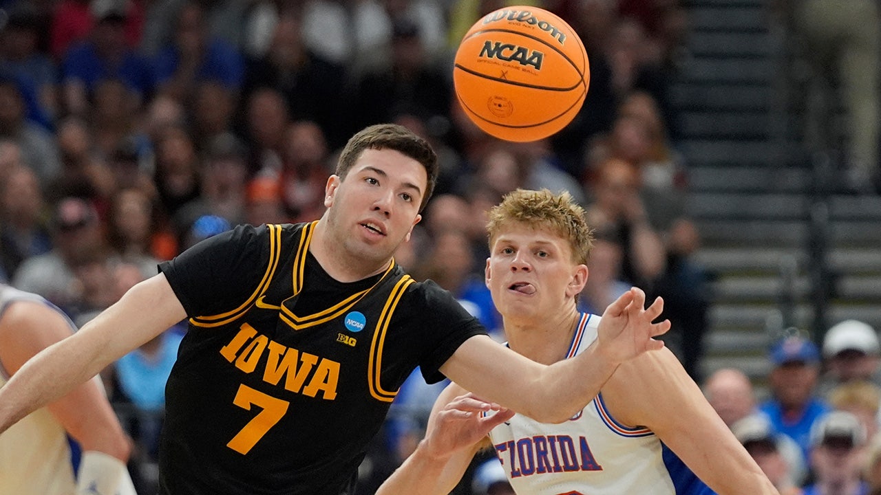 Iowa hits clutch 3-pointer in closing seconds to stun Florida