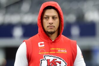 Patrick Mahomes throwing football again three months after ACL tear