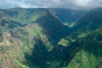 Helicopter crashes into ocean off Hawaii coast, leaving multiple dead and injured