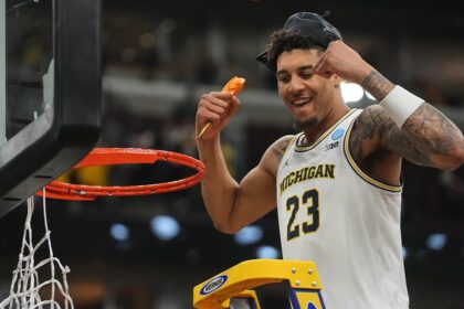 Michigan routs Tennessee to win regional final, enter NCAA men’s Final Four