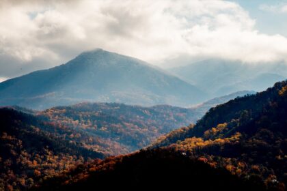 Woman dies after falling from 60-foot cliff along popular Smoky Mountains trail
