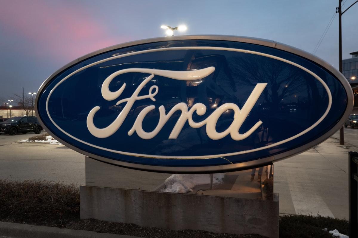 Ford recalling nearly 2 million cars due to rearview display issues