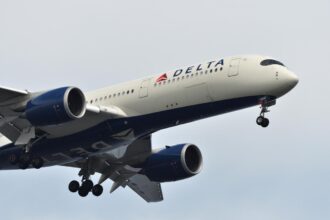 4 flight attendants injured after severe turbulence on Delta flight from LA