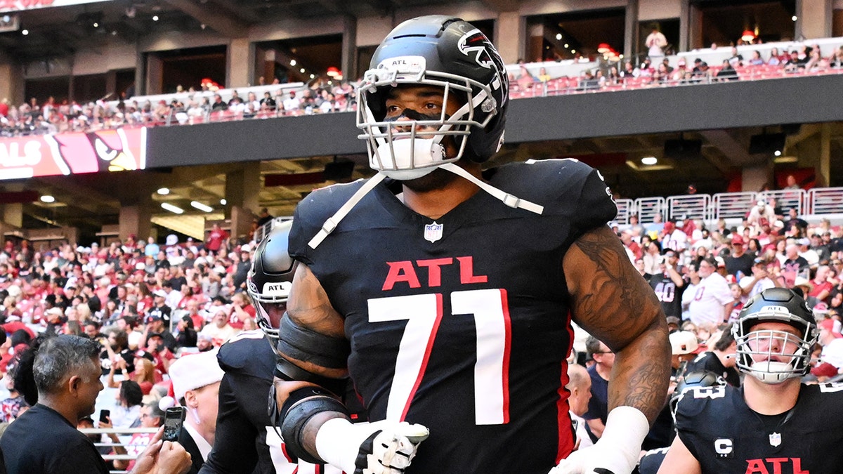 Elijah Wilkinson runs on field