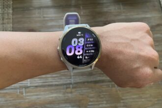 Garmin Smartwatch Users Can Now Make Calls and Send Texts Through WhatsApp