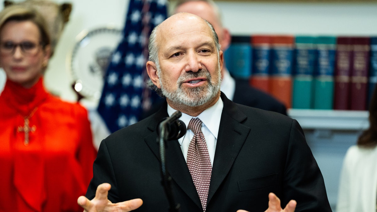 Howard Lutnik speaks at the White House