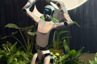 First Steps? Honor’s Humanoid Robot Makes Its Debut With a Moonwalk and a Backflip