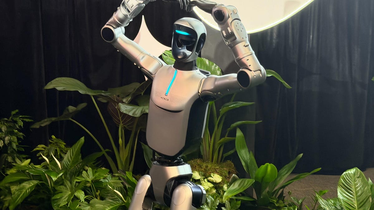 First Steps? Honor’s Humanoid Robot Makes Its Debut With a Moonwalk and a Backflip