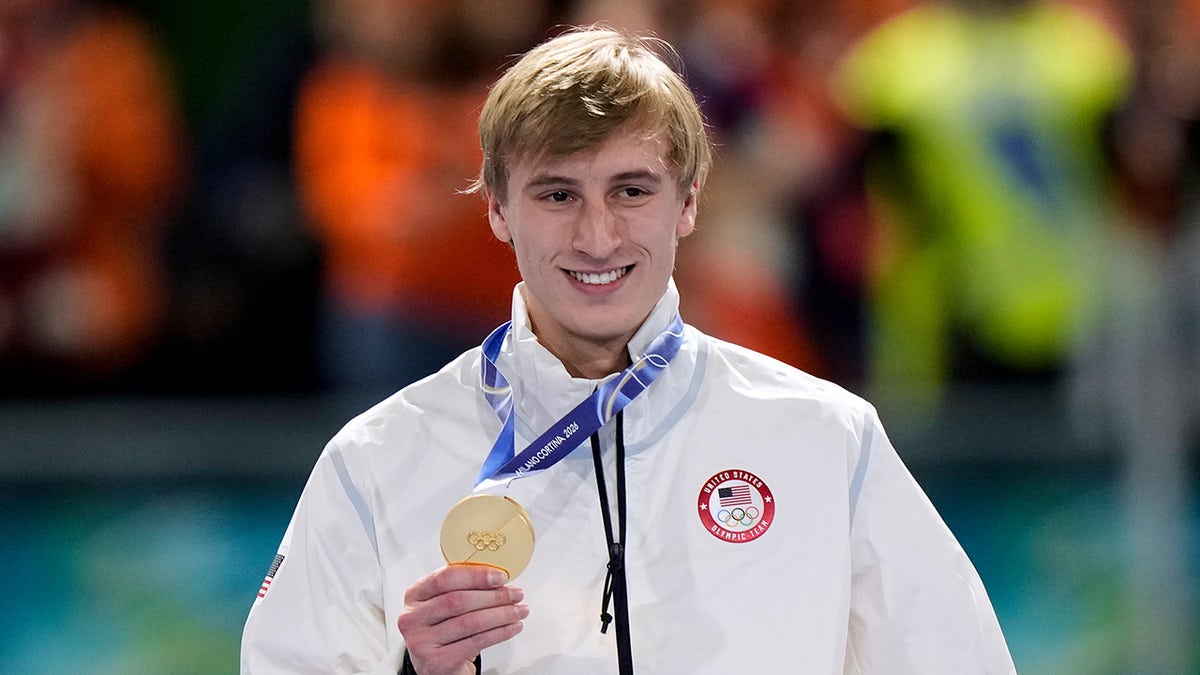 Jordan Stolz celebrates with gold medal