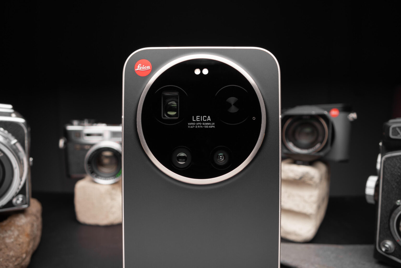 Xiaomi’s Leitzphone Looks Exactly Like a Leica Phone Should