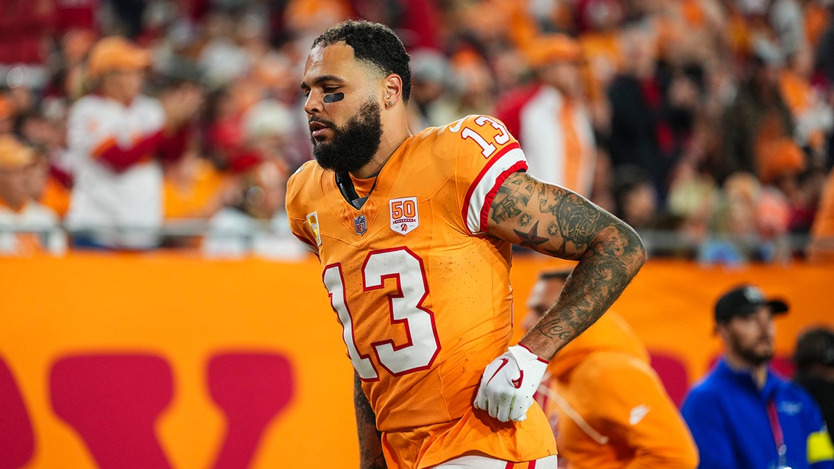 Mike Evans runs off field