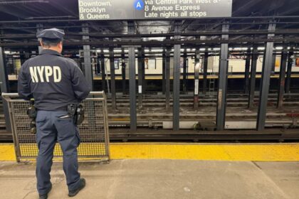 NYC straphanger shoved onto tracks after trying to break up fight at Manhattan subway station