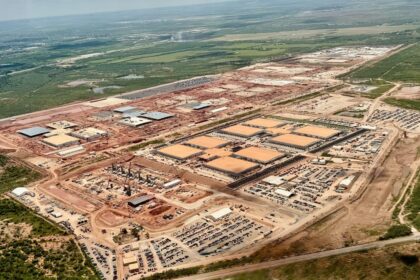 Senators Elizabeth Warren and Josh Hawley Push for Data Center Energy Transparency