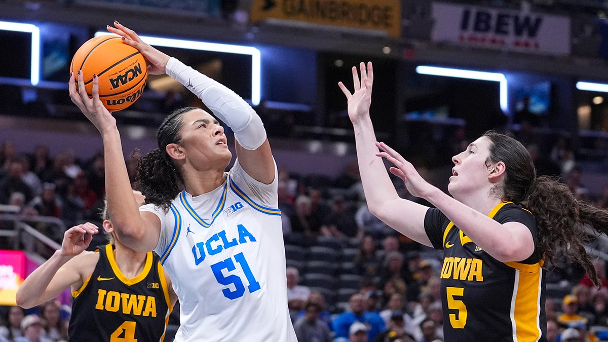 Lauren Betts looks to shoot