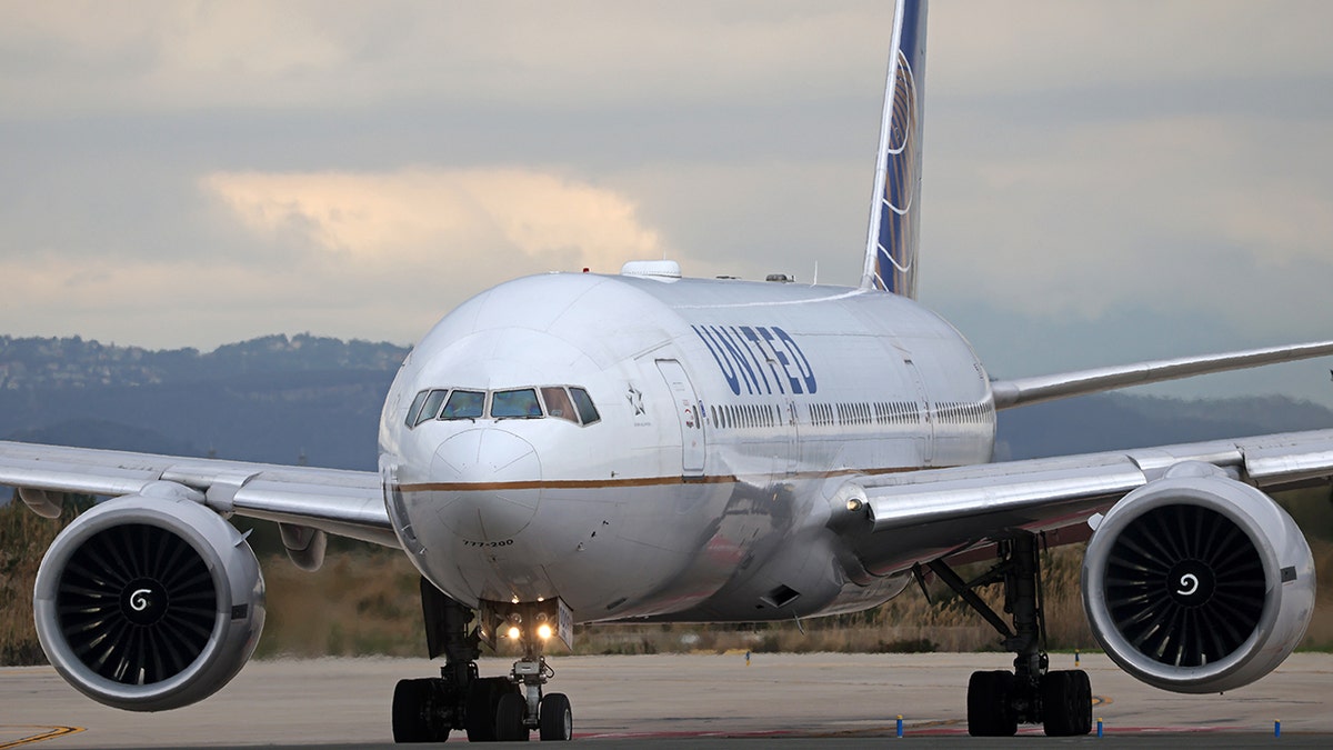 United Airlines plane