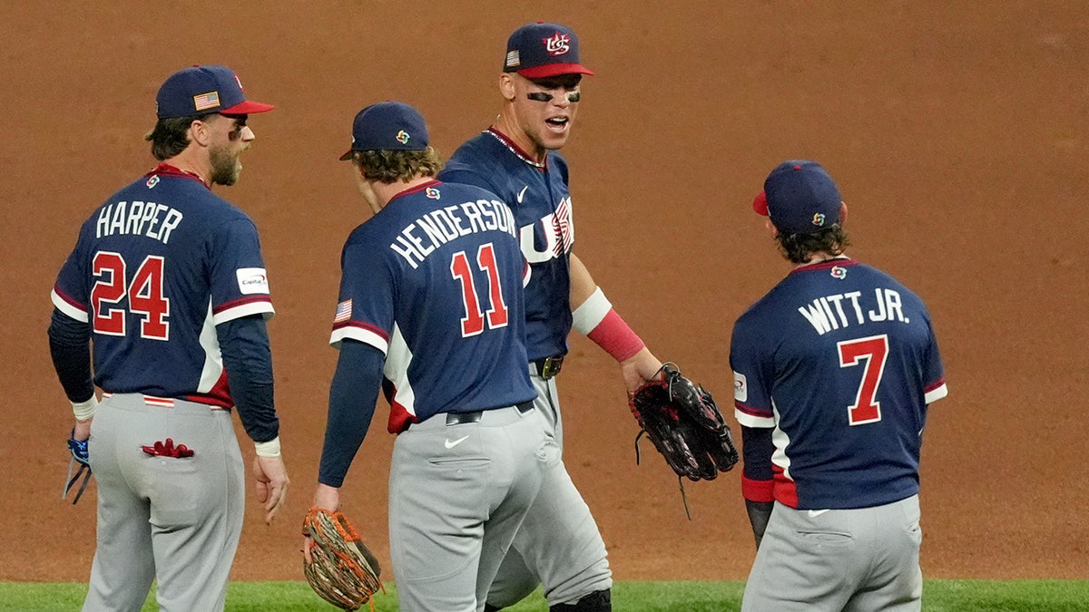 US celebrates a win over Dominican Republic