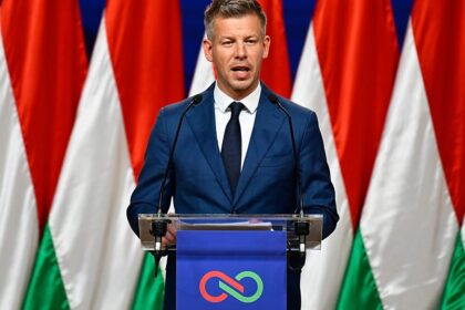 Péter Magyar accuses Szijjártó of shredding confidential documents