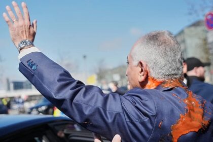 Iran’s exiled crown prince splattered with red liquid in Berlin